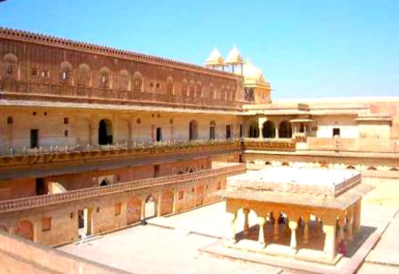 Amber Palace: A Majestic Blend of Rajput and Mughal Grandeur