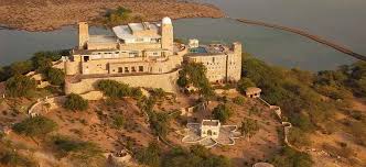 Spotting Wildlife at Sardar Samand Lake Palace