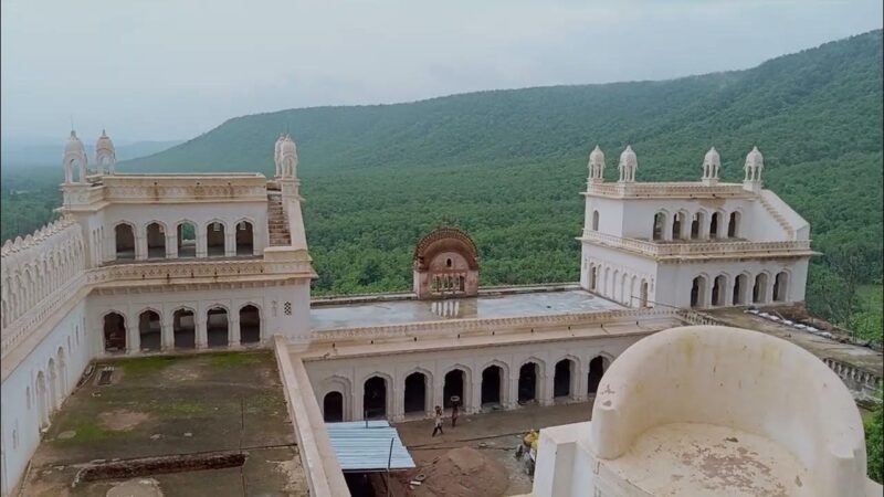 Safa-e-Shan: Royal Turban Tying by Surendra Bana